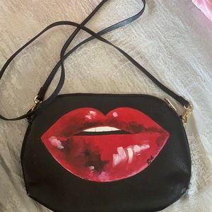 Crossbody lips bag